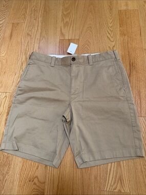 New! J.Crew factory men’s Sz 34 khaki shorts.